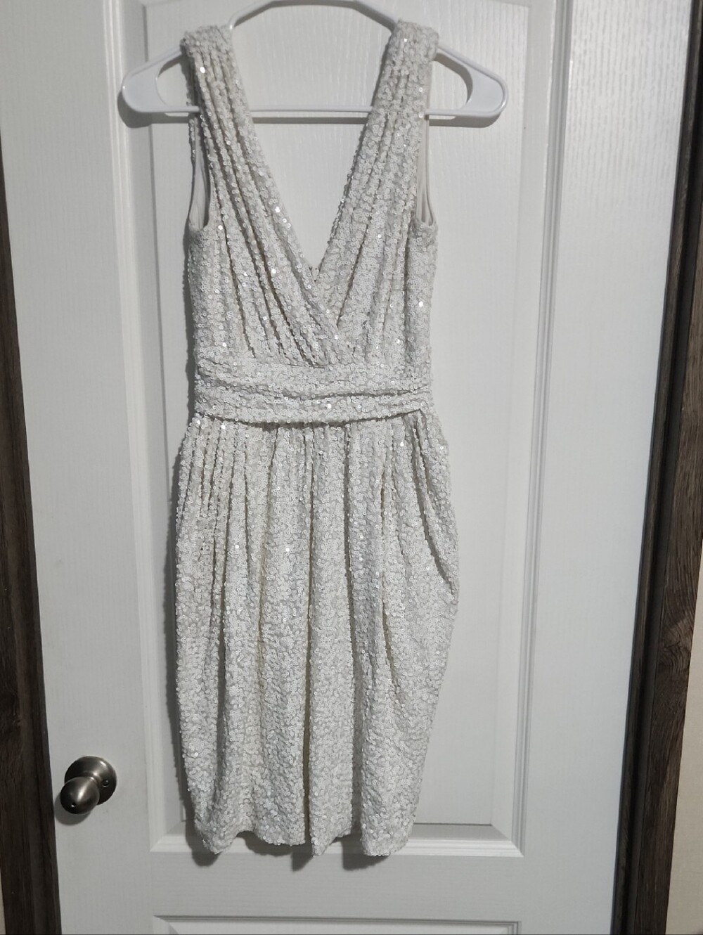 Badgley Mischka White Sequined V-Neck Cocktail Dress